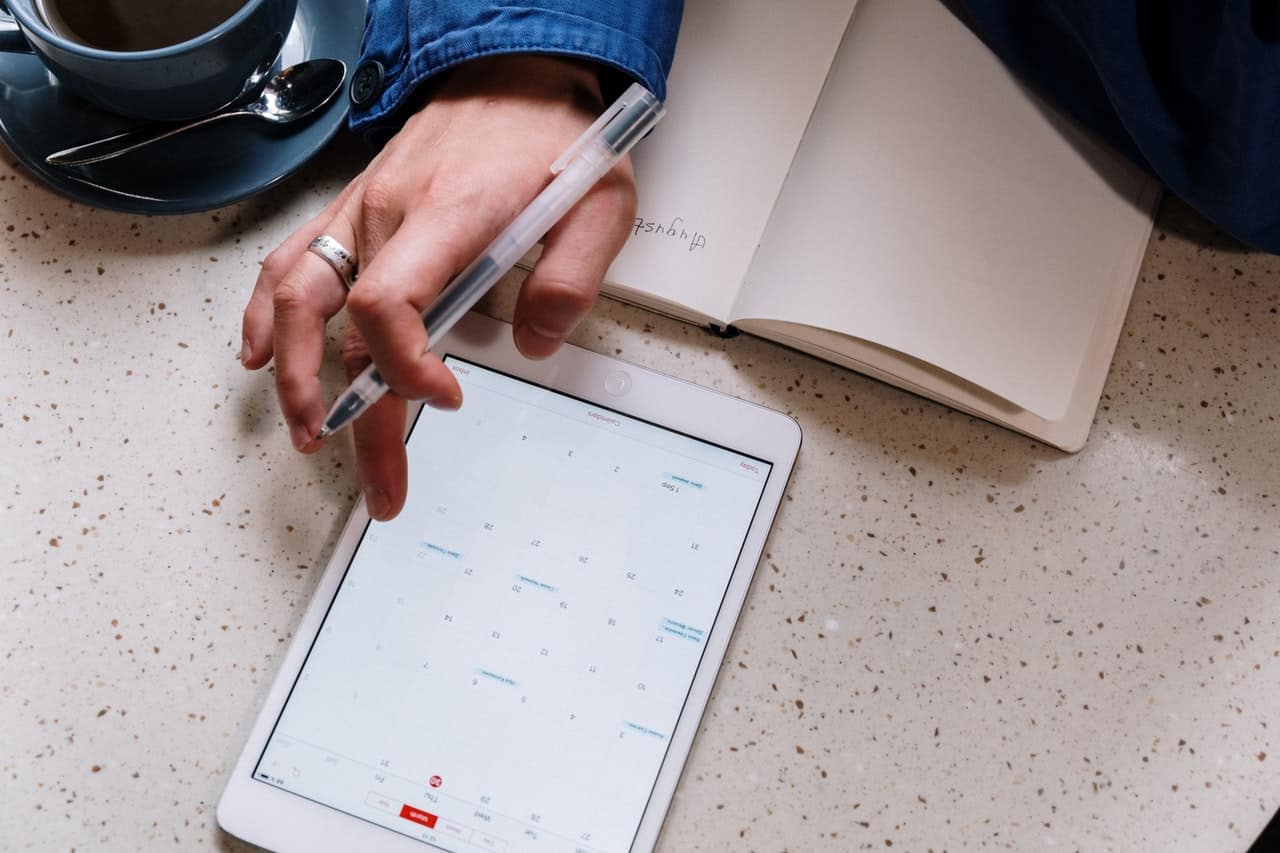 A person scheduling market visits